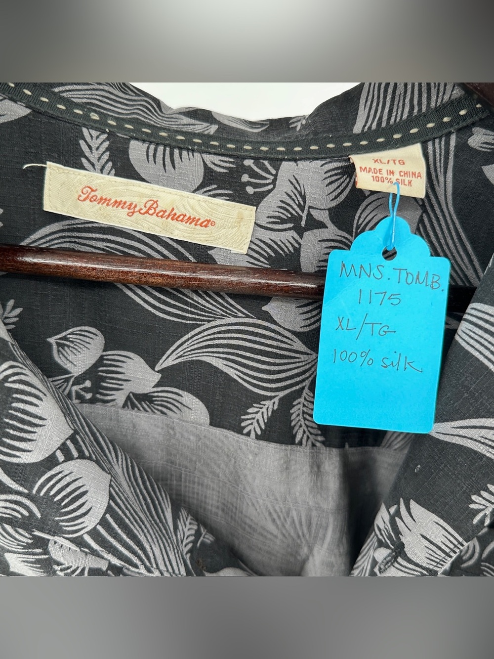 Tommy Bahama 100% Silk Camp Shirt XL/TG Charcoal Gray Floral Hawaiian Shirt - Picture 5 of 5